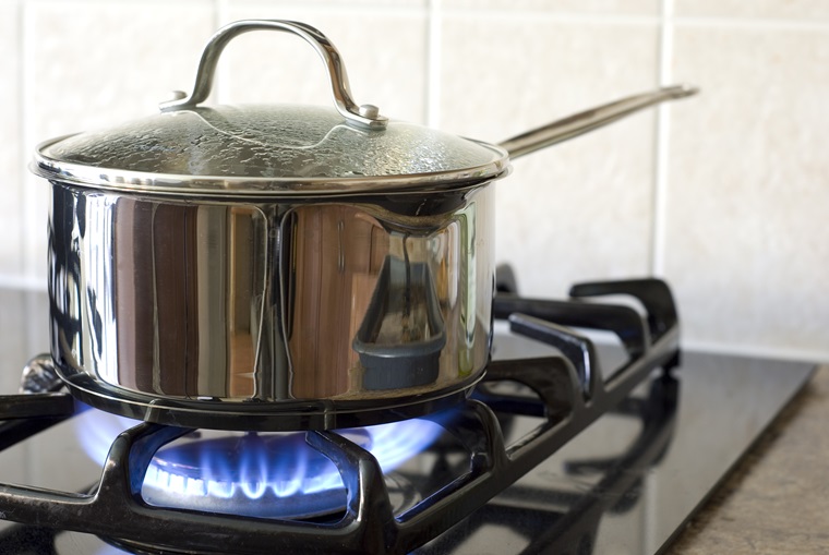 Chọn nồi inox kích cỡ vừa với bếp để nấu ăn tiết kiệm năng lượng hơn